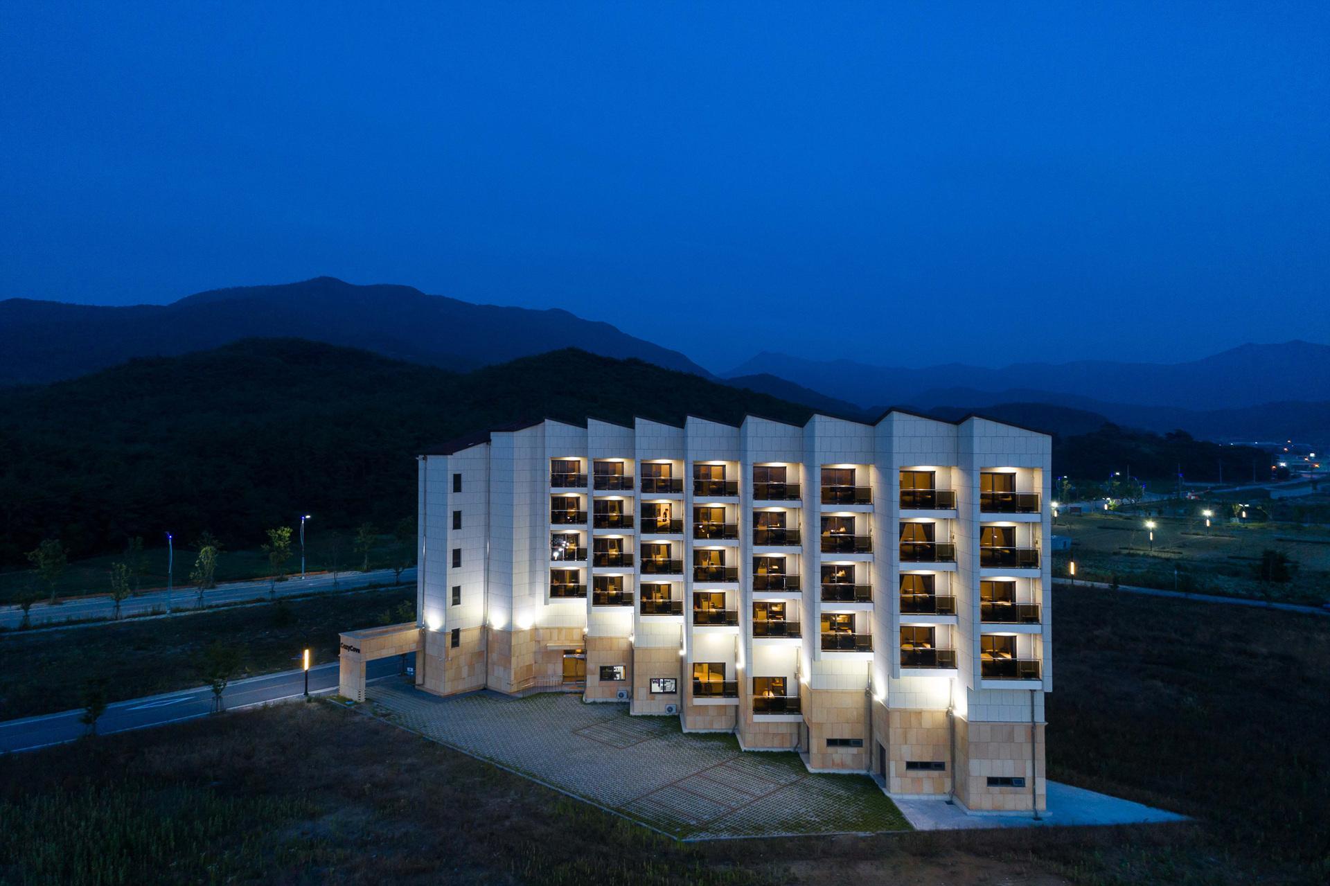 코지코브 (CozyCove Boutique Hotel)