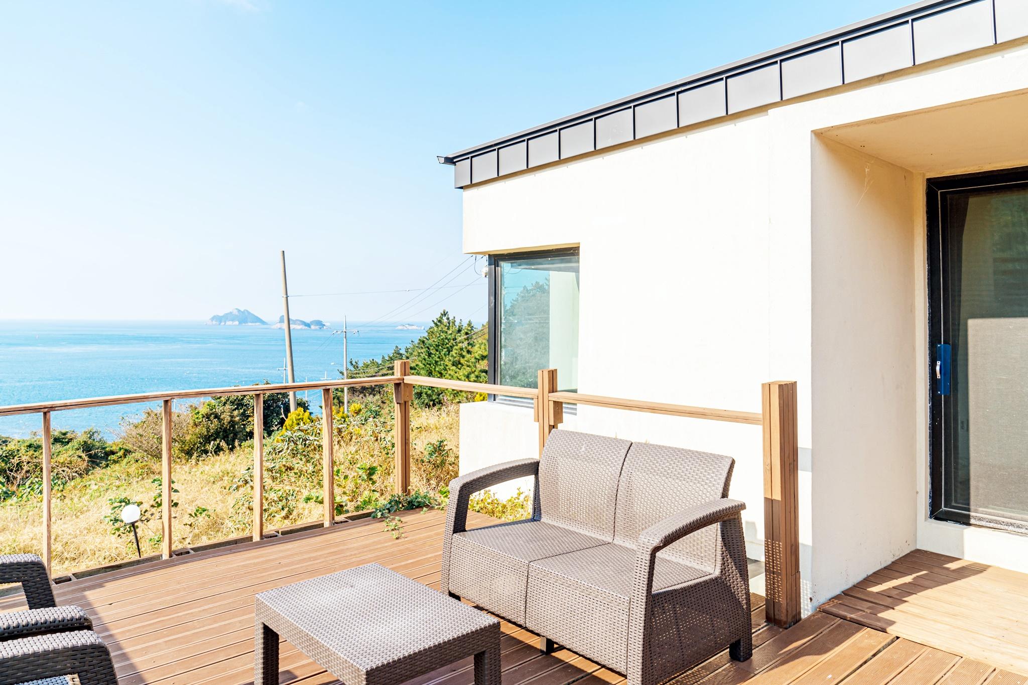 제주(추자도) 에코롯지 (Jeju (Chuja Island) Eco Lodge)