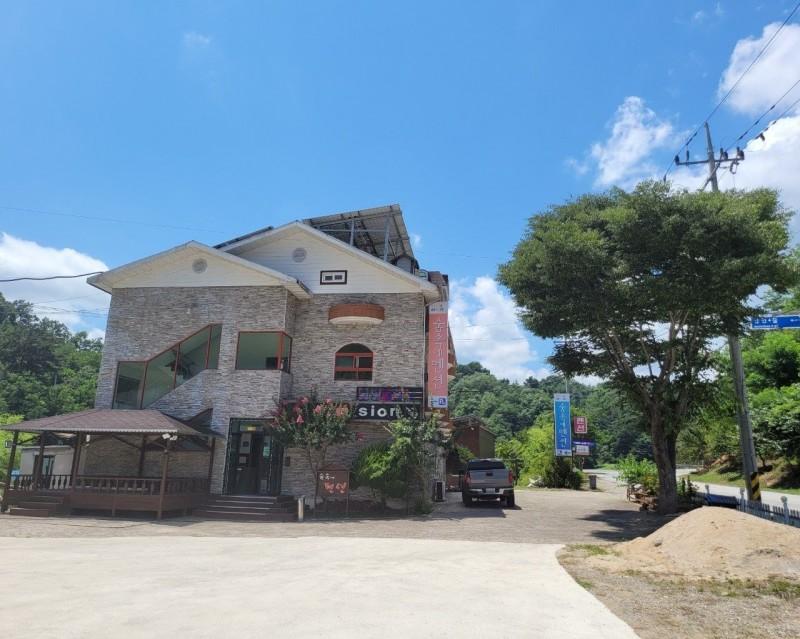 울진 숲속의산장펜션 (Uljin Forest Lodge Pension)