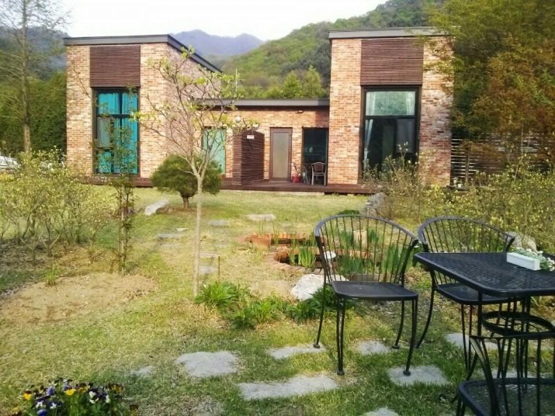 가평 준하우스펜션 (Gapyeong June House Pension)