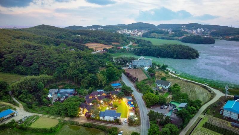 태안 호수와바다펜션 (Taean Lake and Sea Pension)