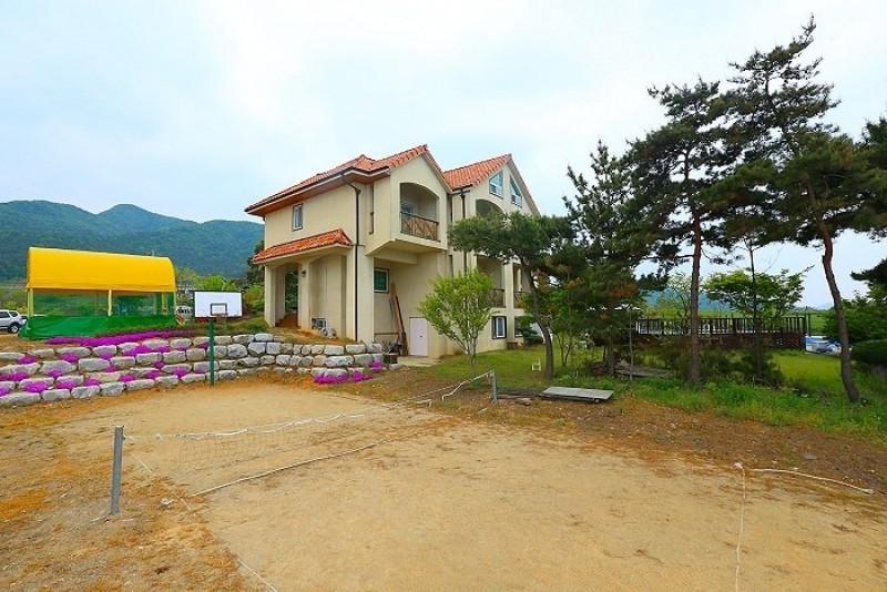 부안 라비치펜션 (Buan Labeach Pension)