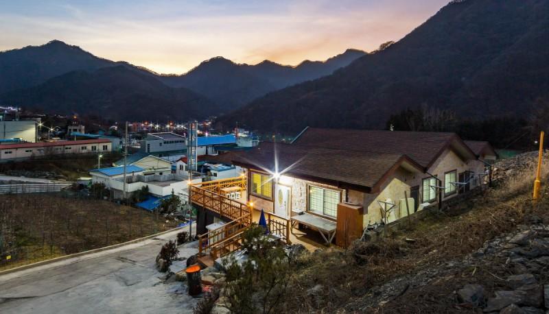 제천 충주빛나는월악펜션 (Jecheon Binnaneun Worak Pension)