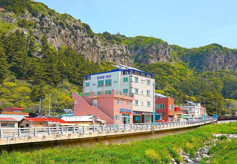 울릉 섬마을펜션 (Ulleung Island Village Pension)