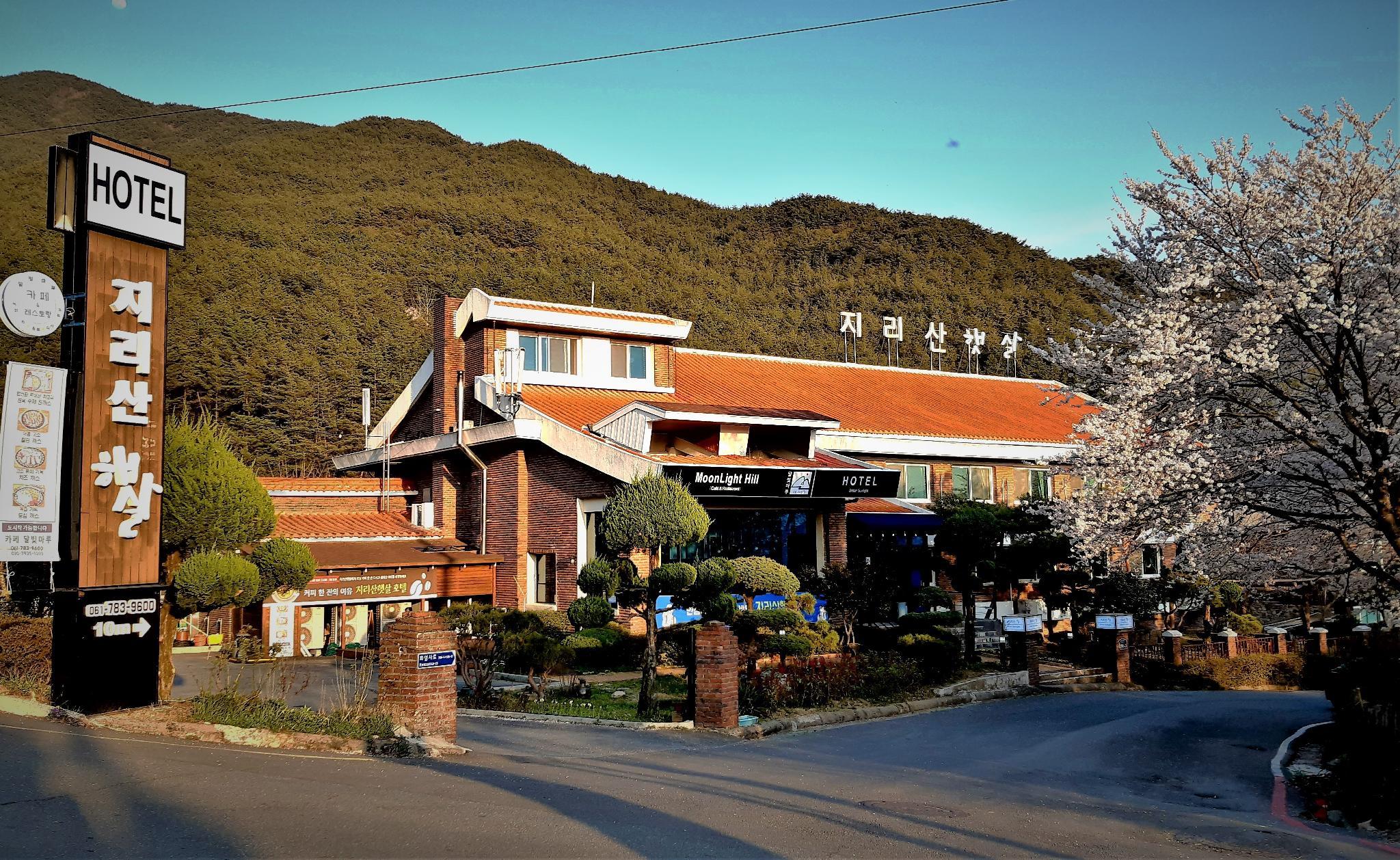 호텔 지리산 햇살 (Hotel Jirisan Sunlight)