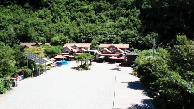 평창 더휴펜션 (Pyeongchang The Hue Pension)