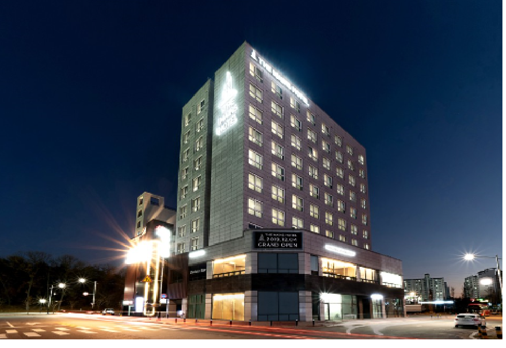 더 메인즈 호텔 (The Mains Hotel)
