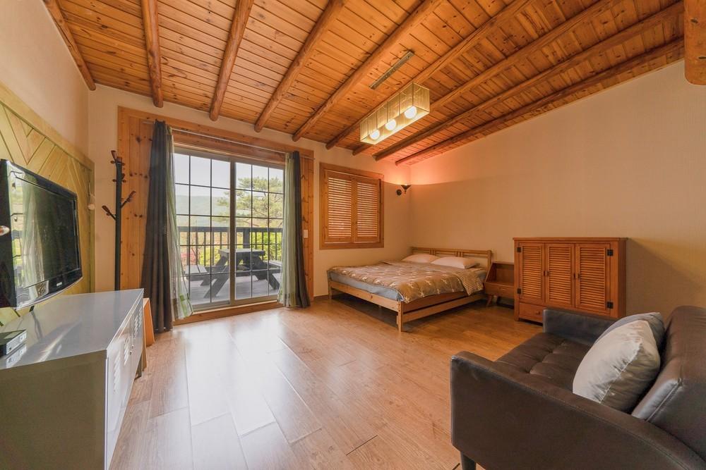 홍천 픽션 하우스 펜션 (Hongcheon Fiction House Pension)