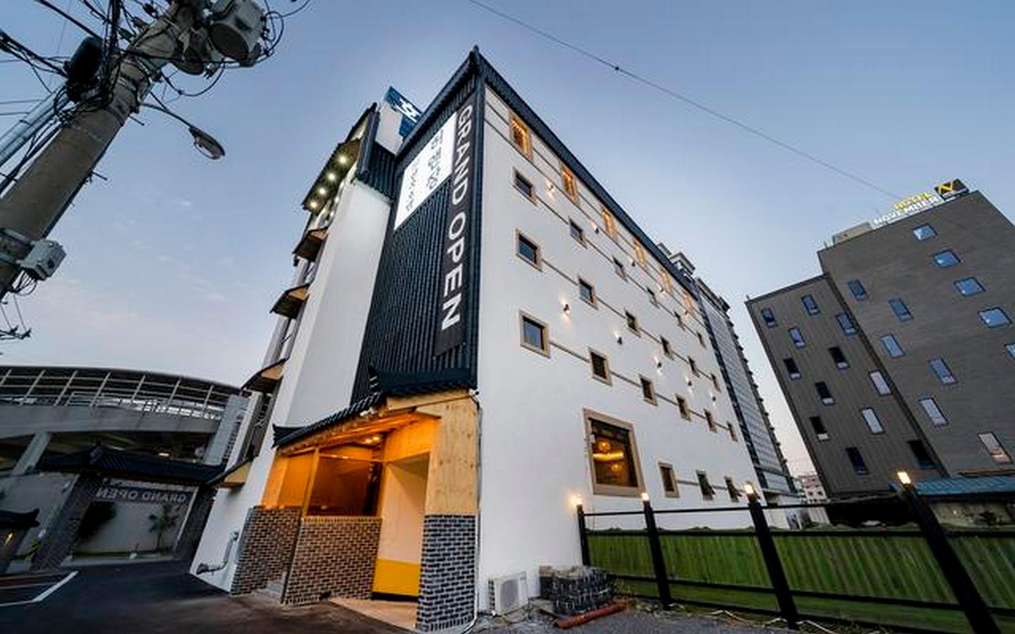 서산 허앤장 한옥호텔 호수공원점 (Seosan Heo & Jang Hanok Hotel Lake Park)