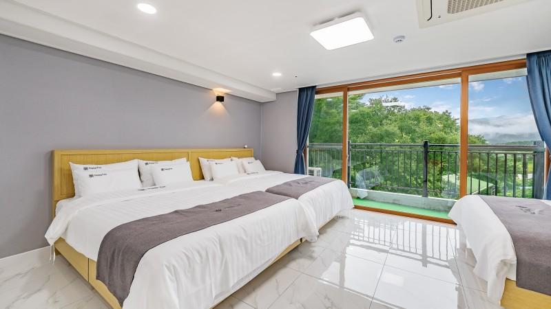 부안 해피트리가족호텔 고사포펜션동 (Buan Happy Tree Family Hotel Gosapo Pension Building)