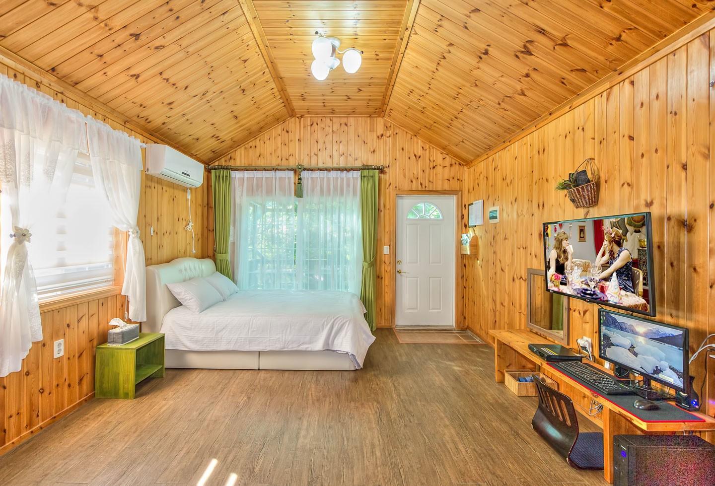 물가에 펜션 (Moolgaae Pension)