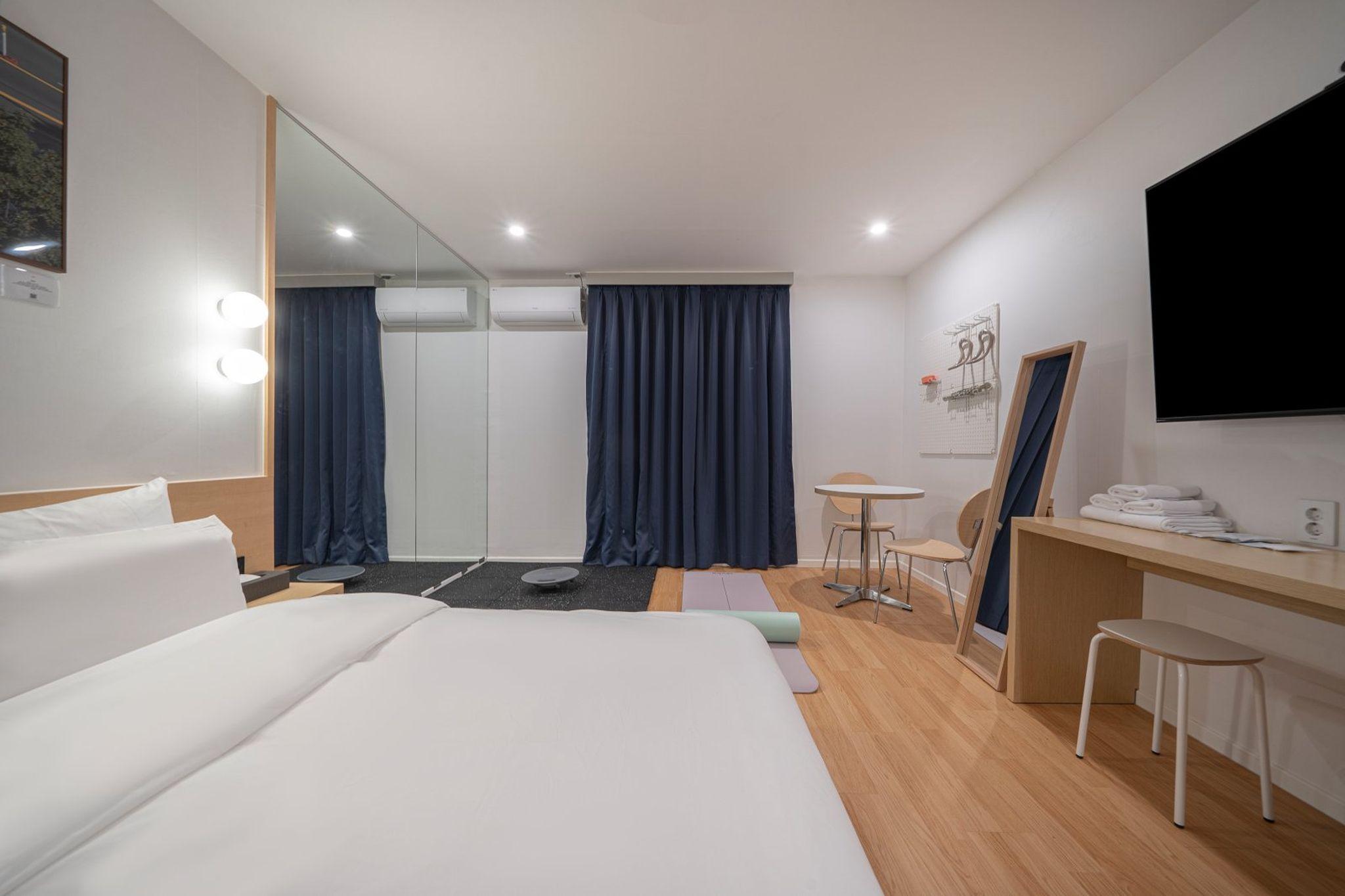 더휴식 아늑호텔 천안역 1호점 (The Hyoosik Aank Hotel Cheonan Station 1st Branch)