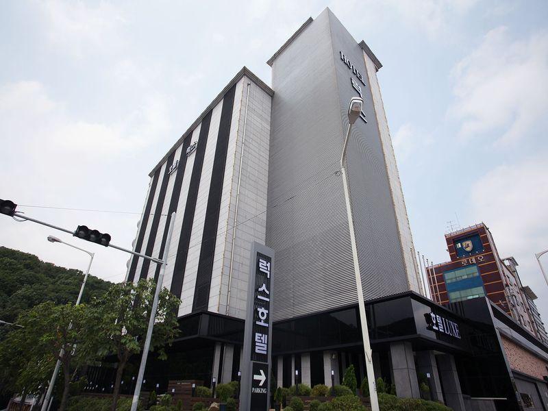 호텔 럭스 (Hotel Luxe)