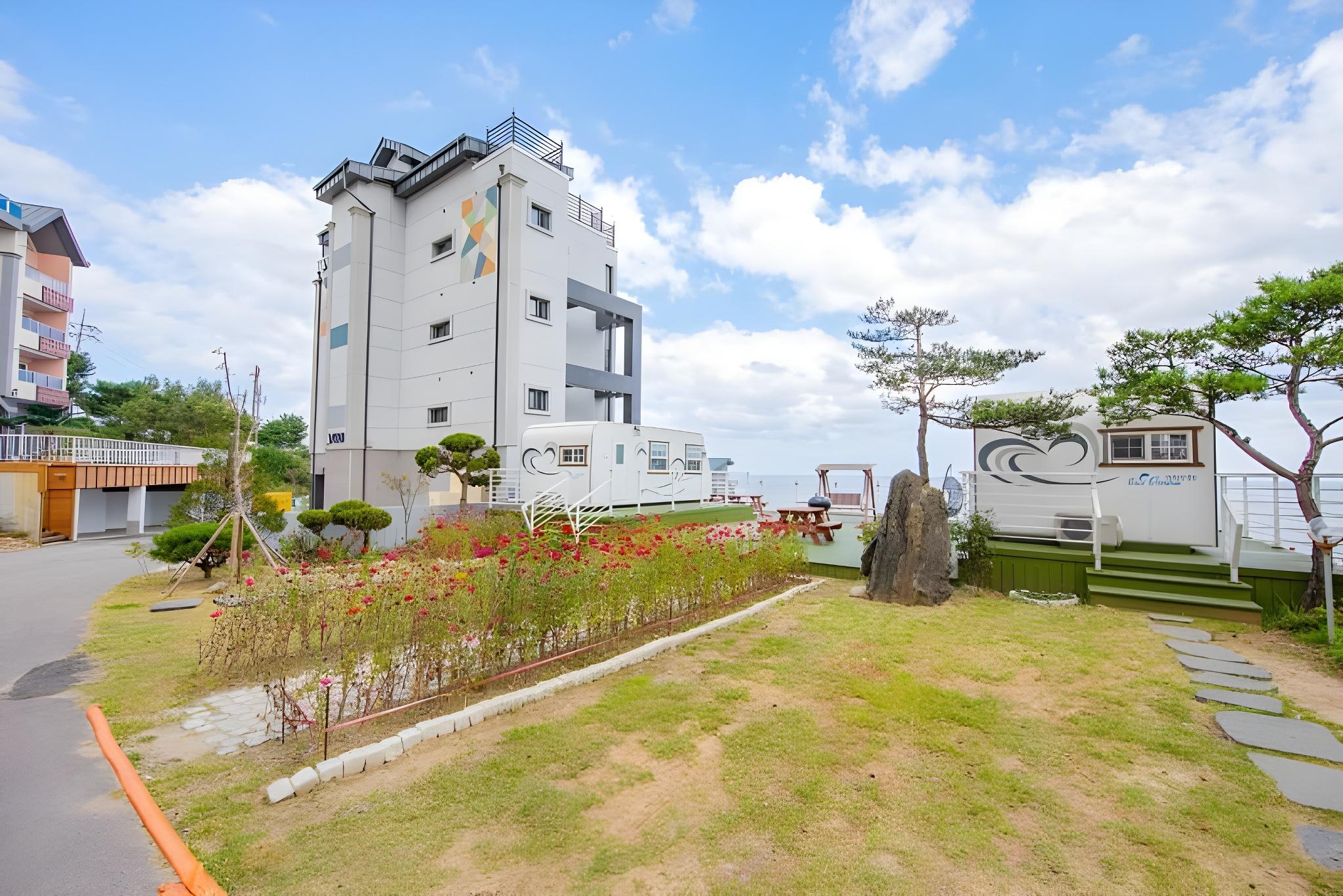 삼척 이스트오션펜션 (Samcheok East Ocean Pension)