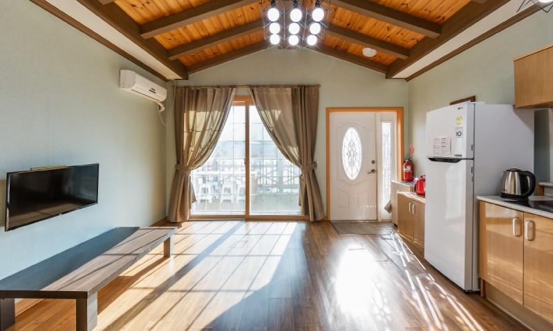 제천 충주빛나는월악펜션 (Jecheon Binnaneun Worak Pension)