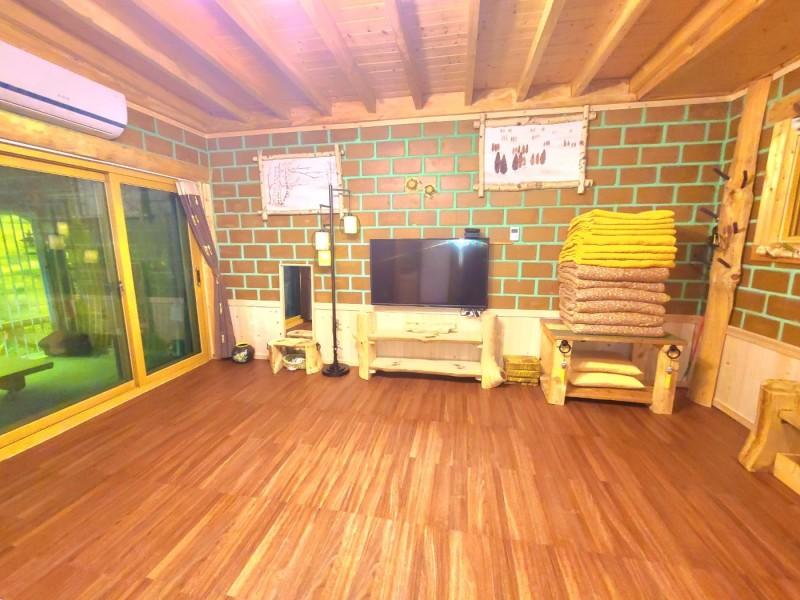 무주 흙집풍경펜션 (Muju Heukjip Punggyeong Pension)