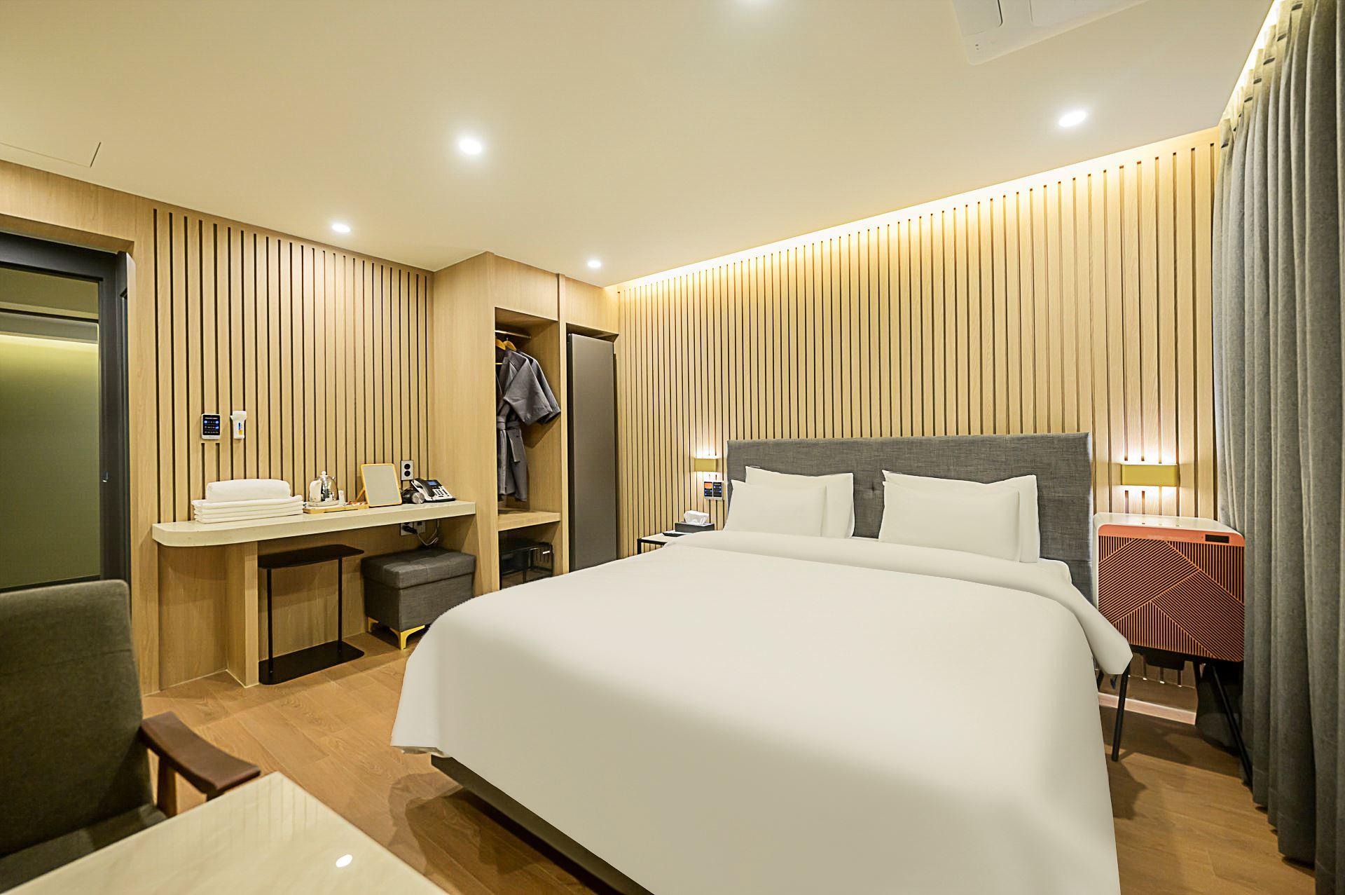 에이치에비뉴 목포 평화광장점 (H Avenue Mokpo Peace Plaza branch)