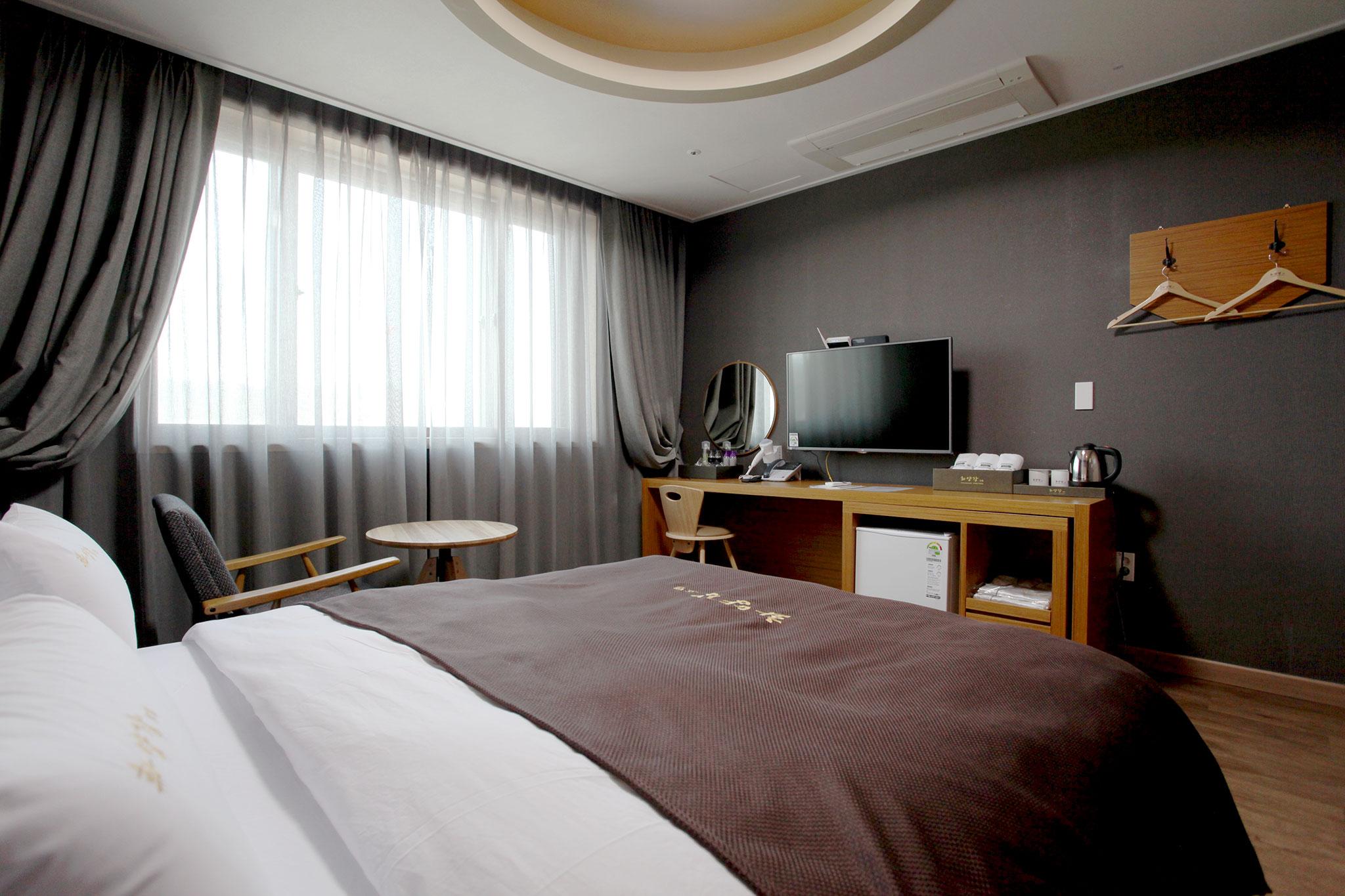 화양강 호텔 (Hwayanggang Hotel)