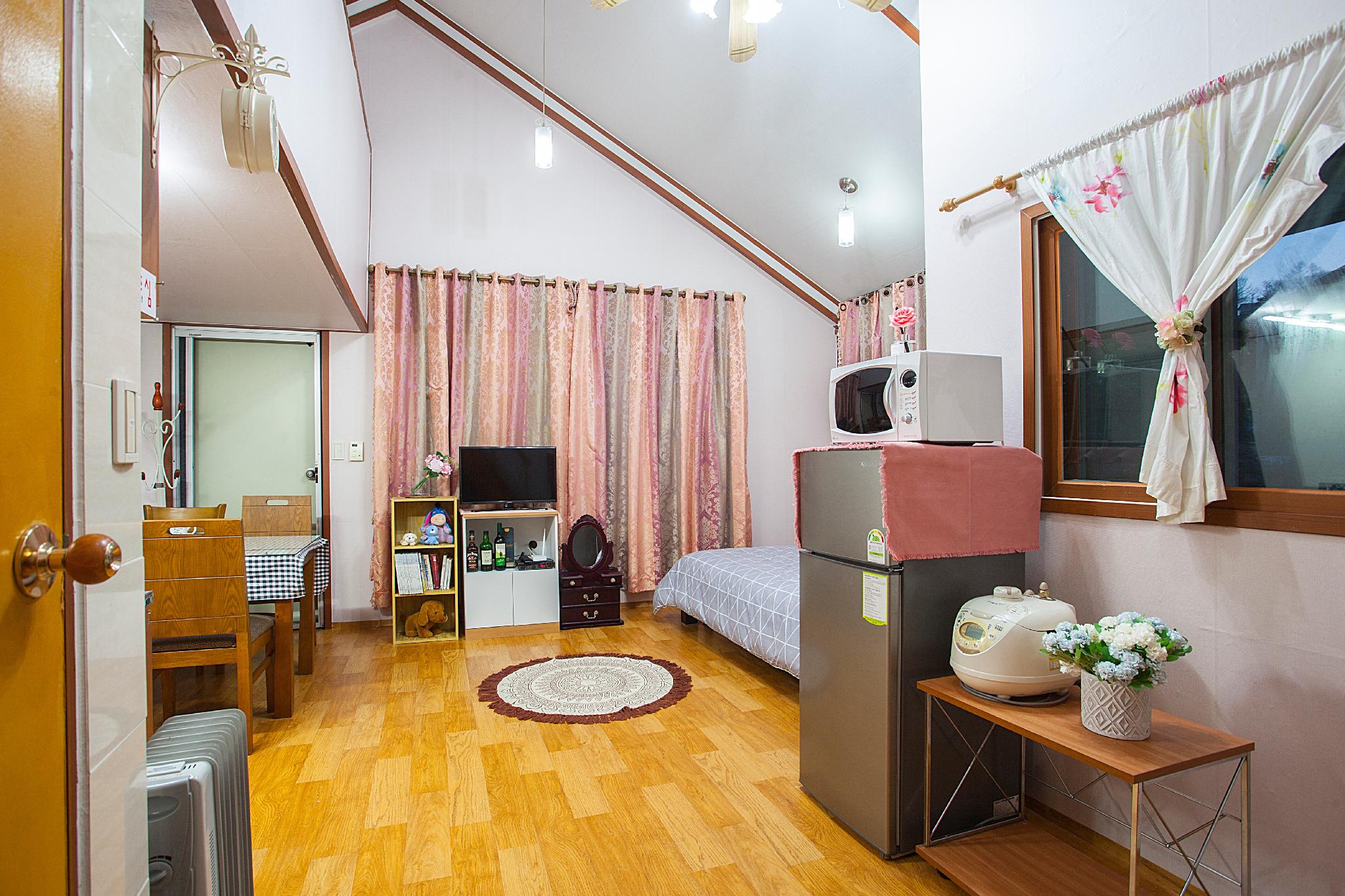 리버뷰 소나무 펜션 (hongcheon river view sonamu pension)