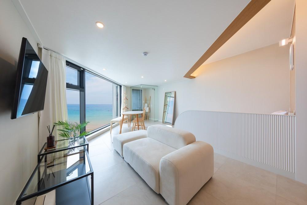 스테이올라 (Stayhola)