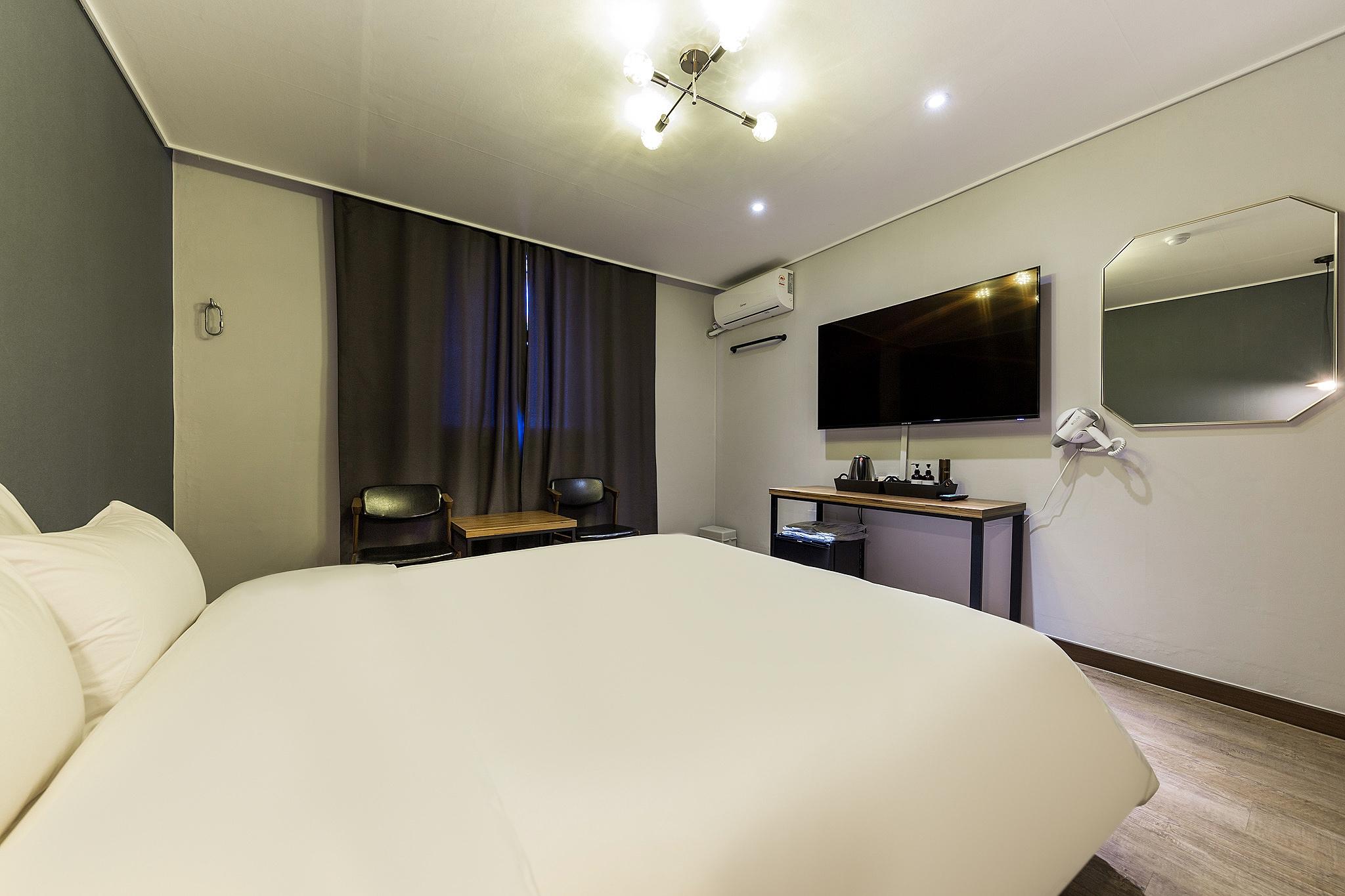 청주 오창 호텔 봄 (Jeongju Ochang Hotel Bom)