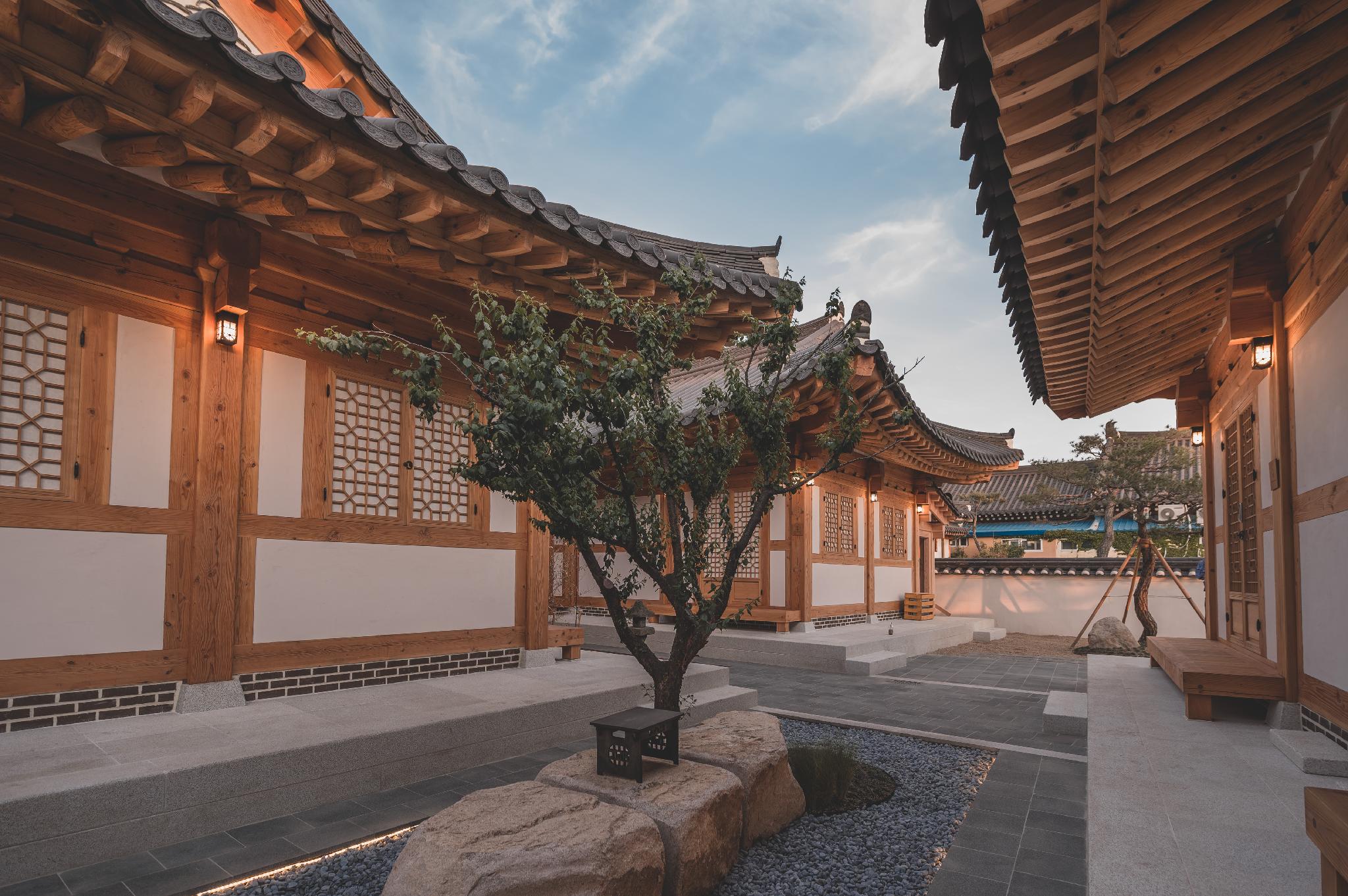 경주 첨성관 한옥스테이 (Gyeongju Cheomseonggwan Hanok Stay)