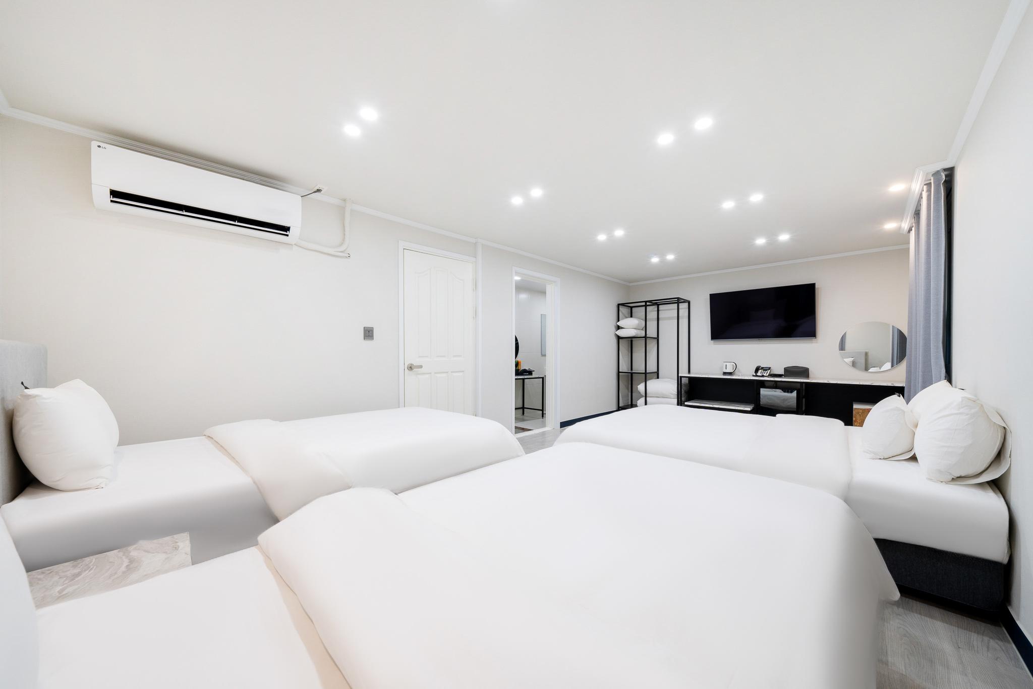 목포 HOTEL 봄 (Mokpo Hotel Bom)