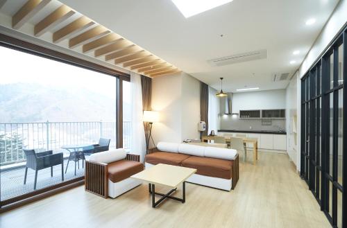 평창 더 화이트 호텔 (Pyeonchang The White Hotel)