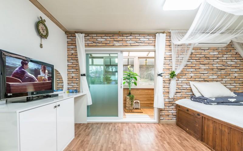 용인 파인하우스펜션 (Yongin Pine House Pension)