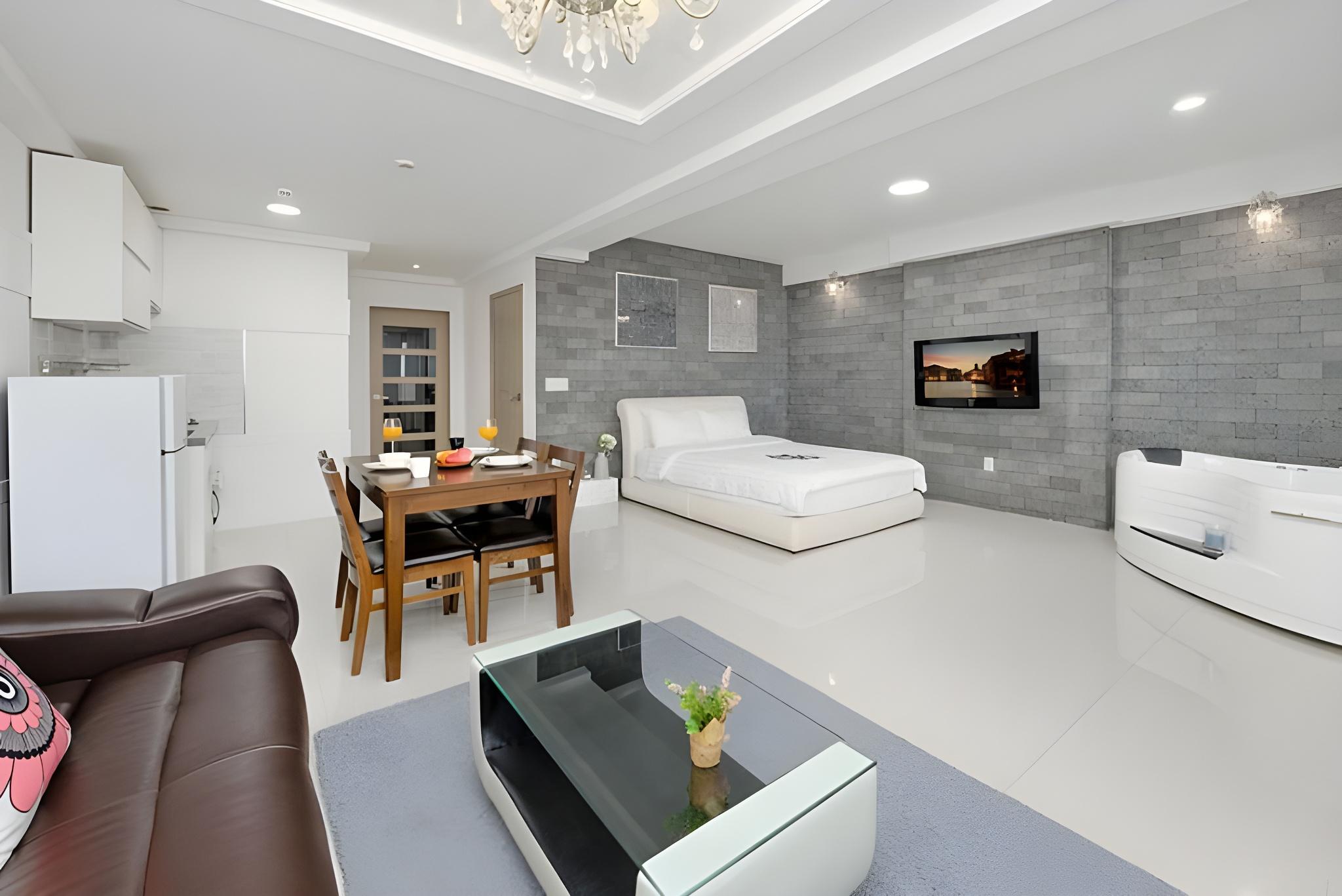 울진 씨앤모먼트펜션 (Uljin Sea and Moment Pension)