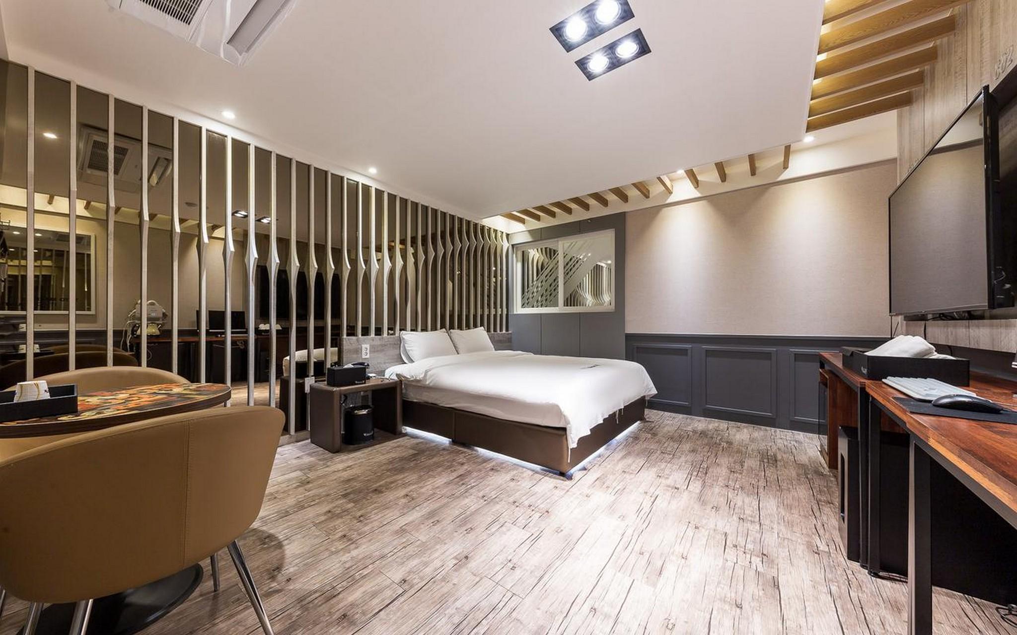 계룡 호텔 본 (Gyeryong Hotel Bon)