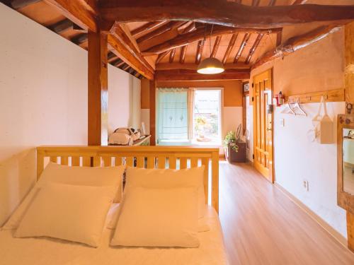 꽃밭 정원이 예쁜집 좋은 날 (Beautiful Garden Fine Day House)