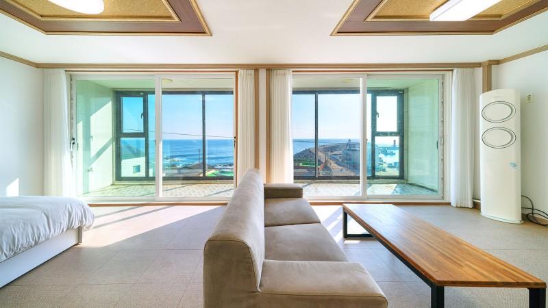 영덕 더원애견펜션 (Yeongdeok The One Dog Pension)