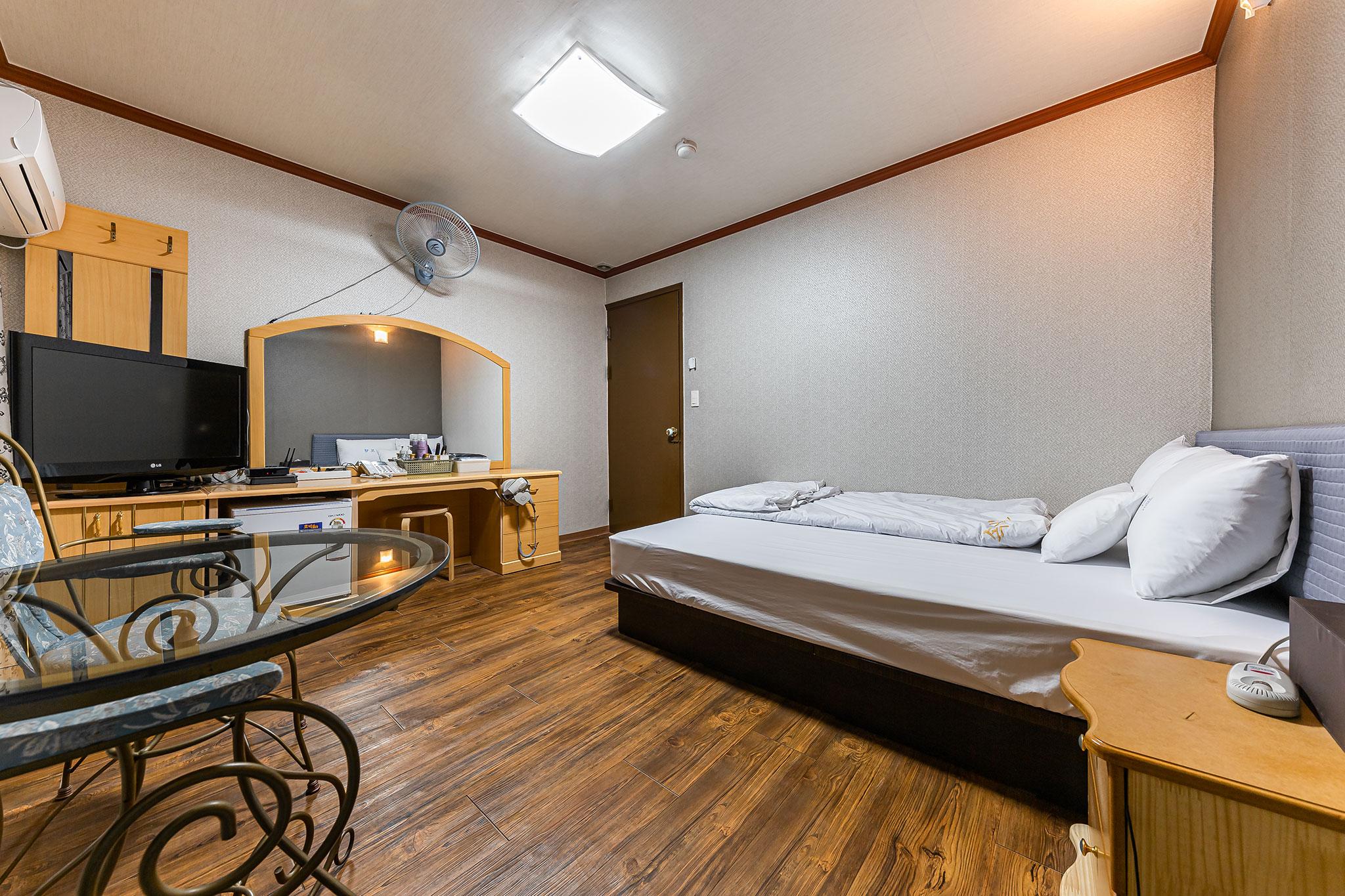 예산 숲속모텔 (Yesan Supsok Motel)