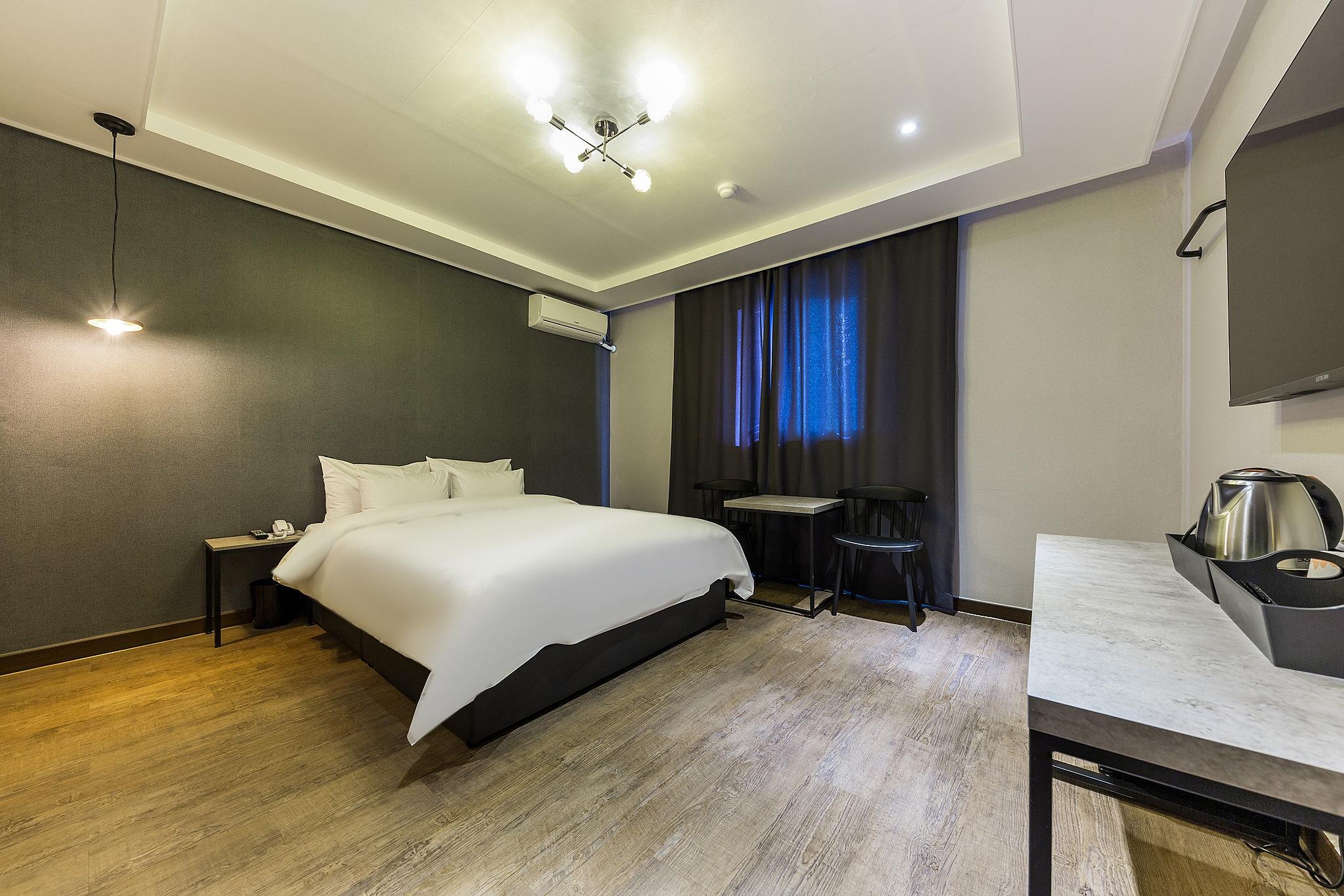 청주 오창 호텔 봄 (Jeongju Ochang Hotel Bom)