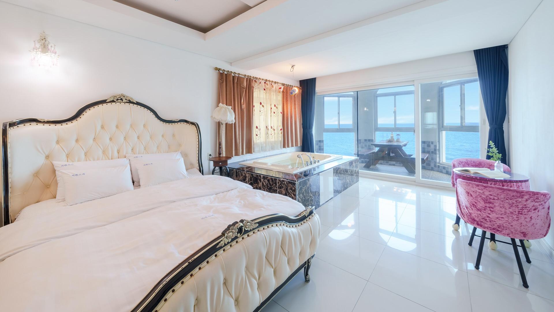 영덕 씨 앤 스파 펜션 (Youngduk Sea & Spa Pension)
