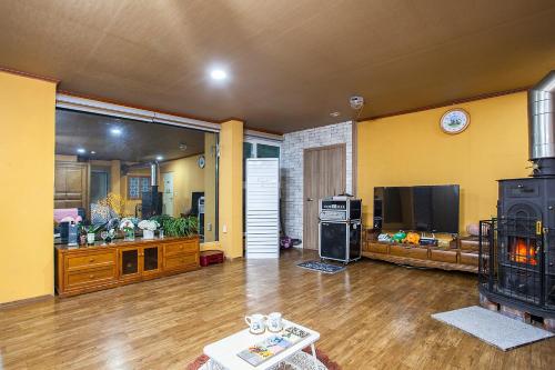 리버뷰 소나무 펜션 (hongcheon river view sonamu pension)