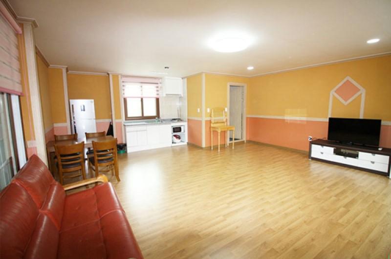 용인 사랑채펜션 (Yongin Sarangchae Pension)