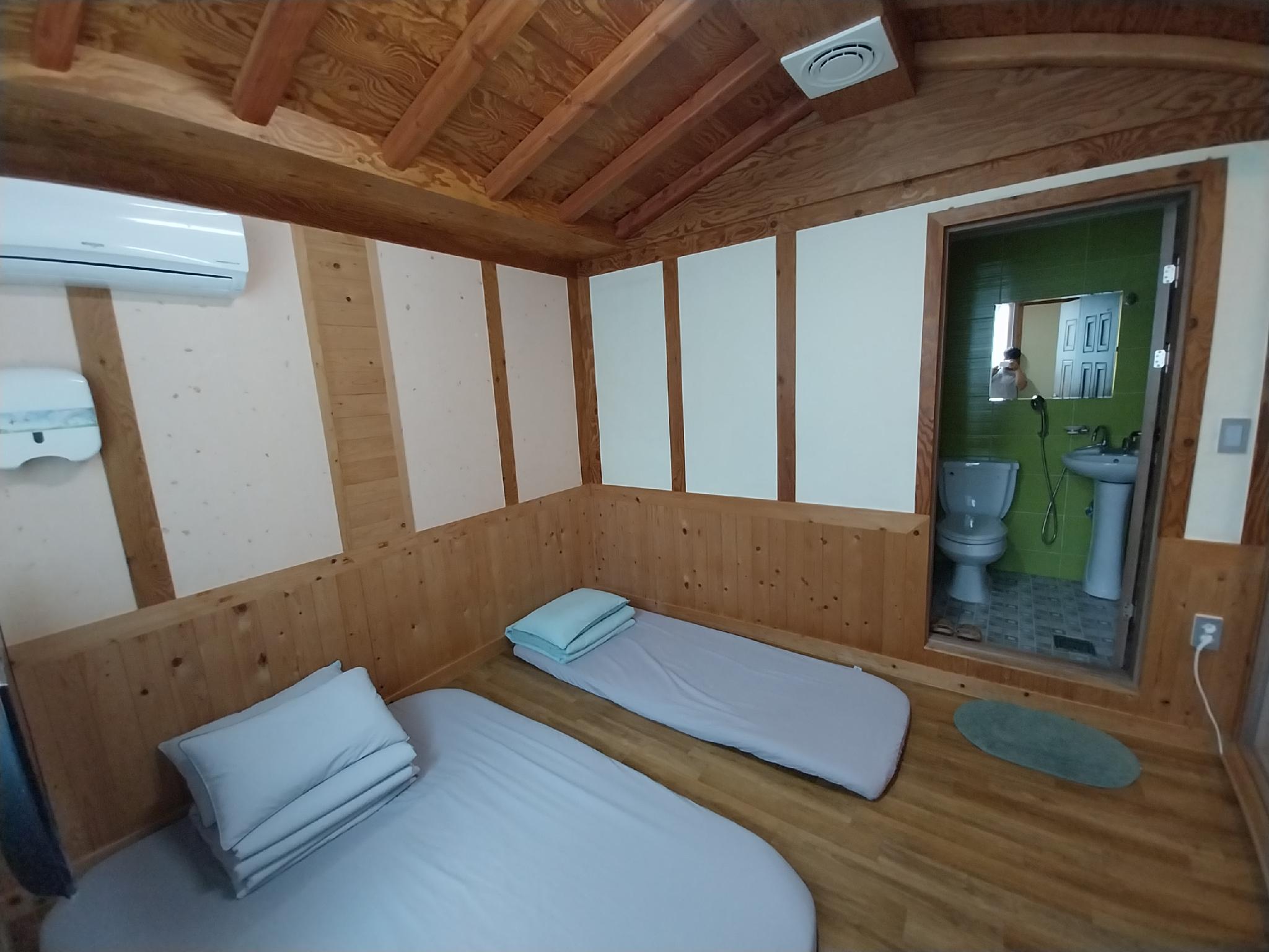 군산 월명동앤 게스트하우스 (Gunsan Wolmyeongdong and Guesthouse)