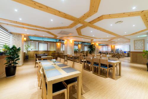 르본 수원 실크로드 호텔 (Reborn Suwon Silkroad Hotel)