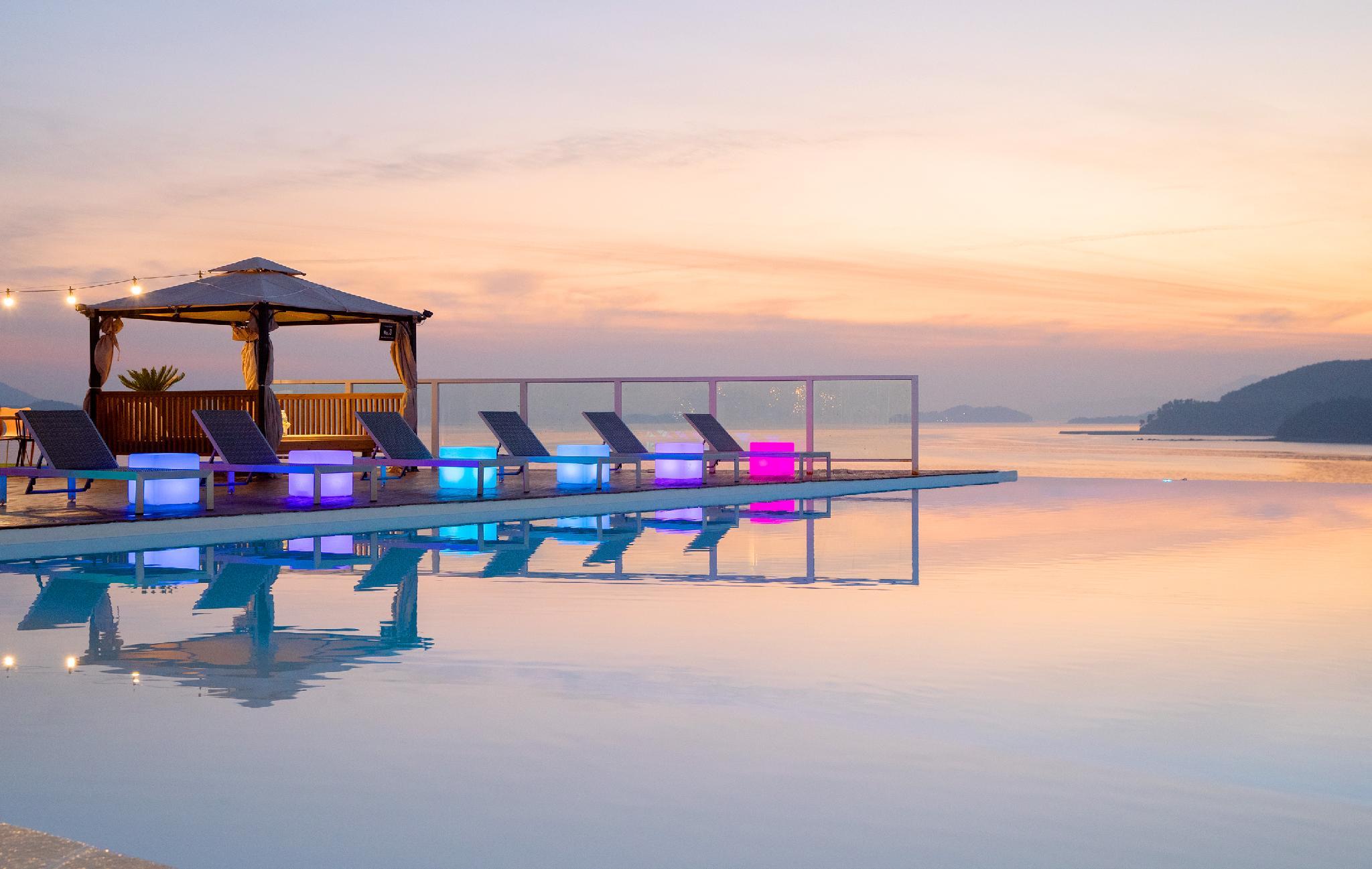 라 테라스 클럽 호텔 앤 빌라 (La Terrace Club Hotel n Villa)