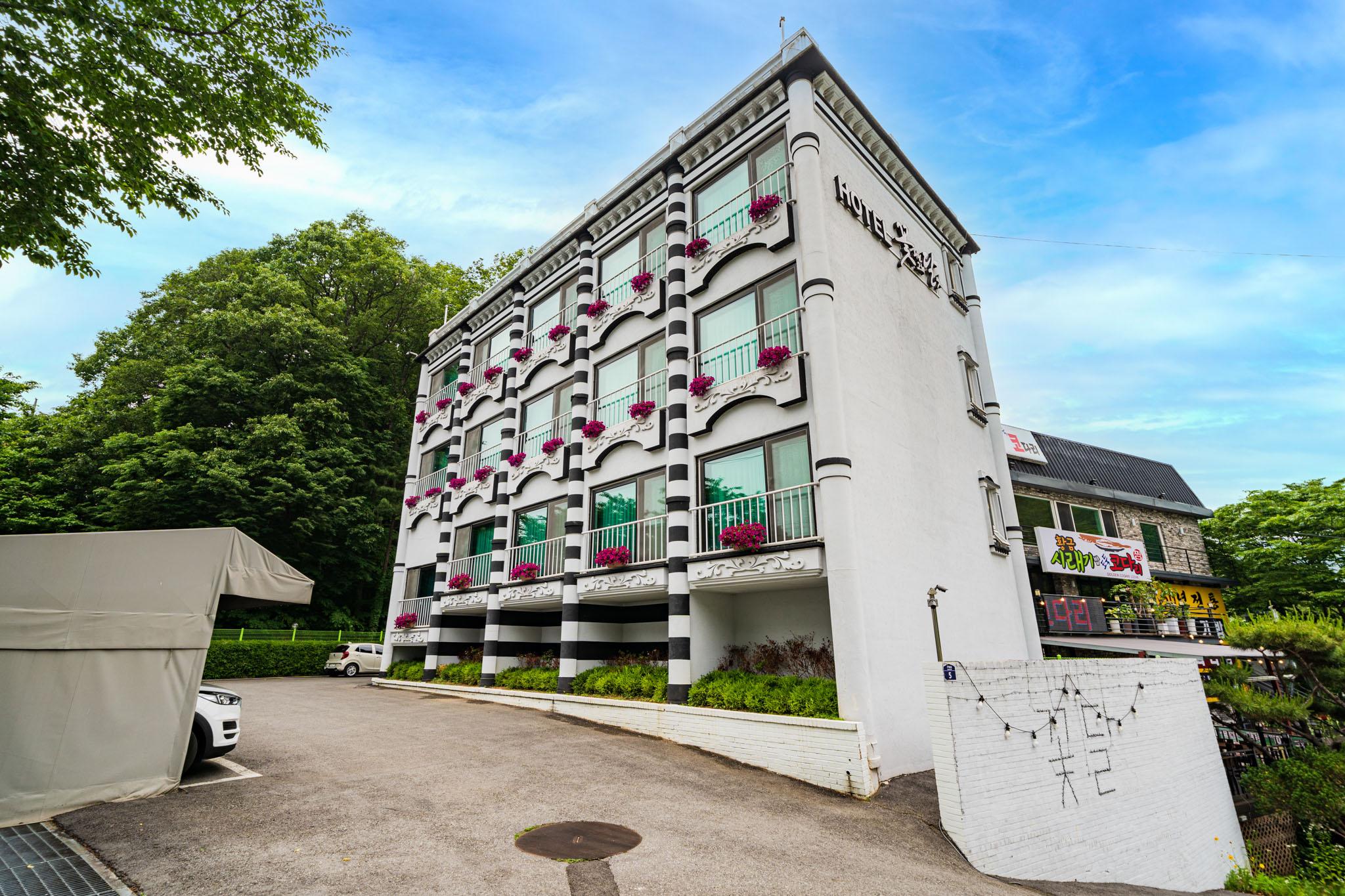 양평 꽃 피던 그해 달빛 (Yangpyeong Ggotpideon Geuhae Dalbit)