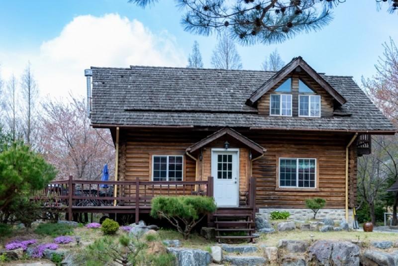 괴산 속리산통나무펜션 (Goesan Songnisan Tongnamu Pension)