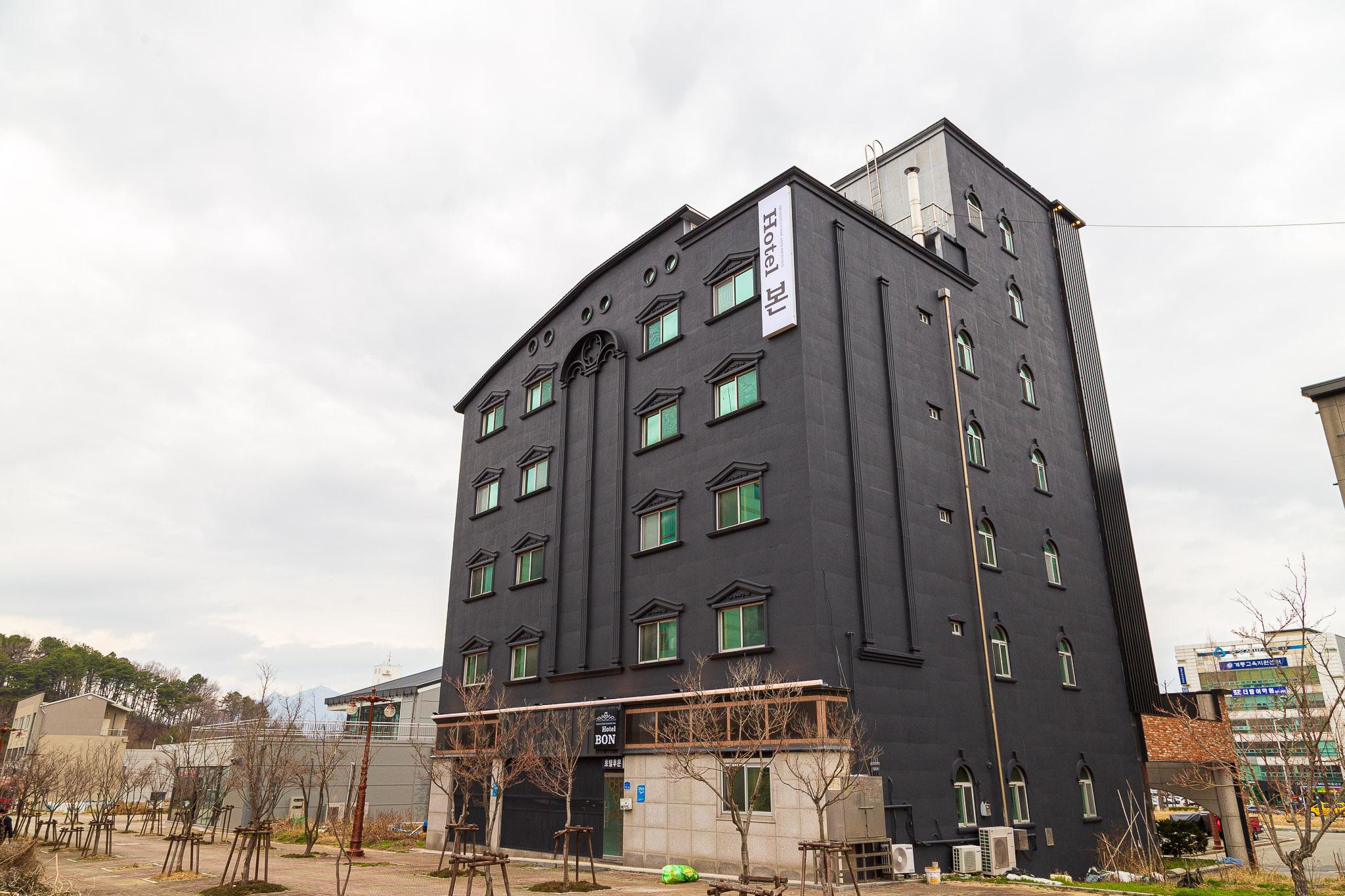 계룡 호텔 본 (Gyeryong Hotel Bon)