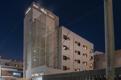 더휴식 아늑호텔 청주 우암 2호점 (The Hyoosik Aank Hotel Cheongju Uam 2nd Branch)