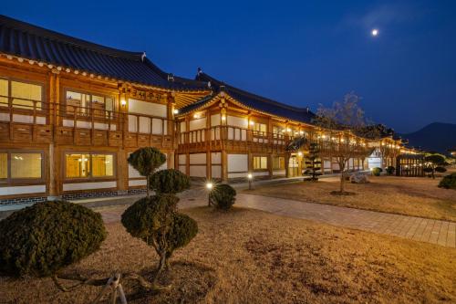 왕의지밀 한옥 호텔 (Wangyijimil Hanok Hotel)