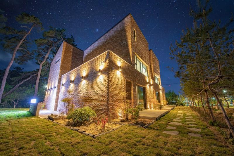 강릉 스테이어스펜션 (Gangneung Stay Us Pension)