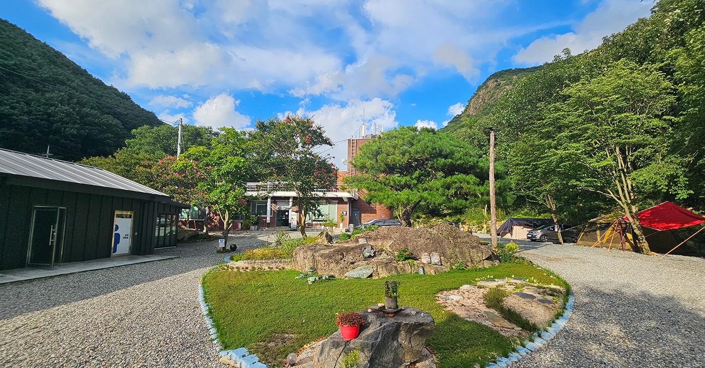 완주 더휴 캠핑장 앤 카페 (Wanju The Hue Campground N Cafe)