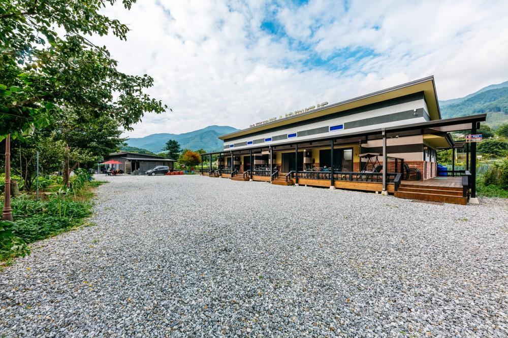 베이스캠프 펜션 (Gapyeong Base Camp)