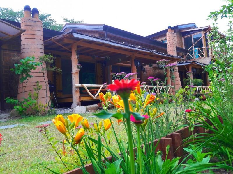 무주 흙집풍경펜션 (Muju Heukjip Punggyeong Pension)